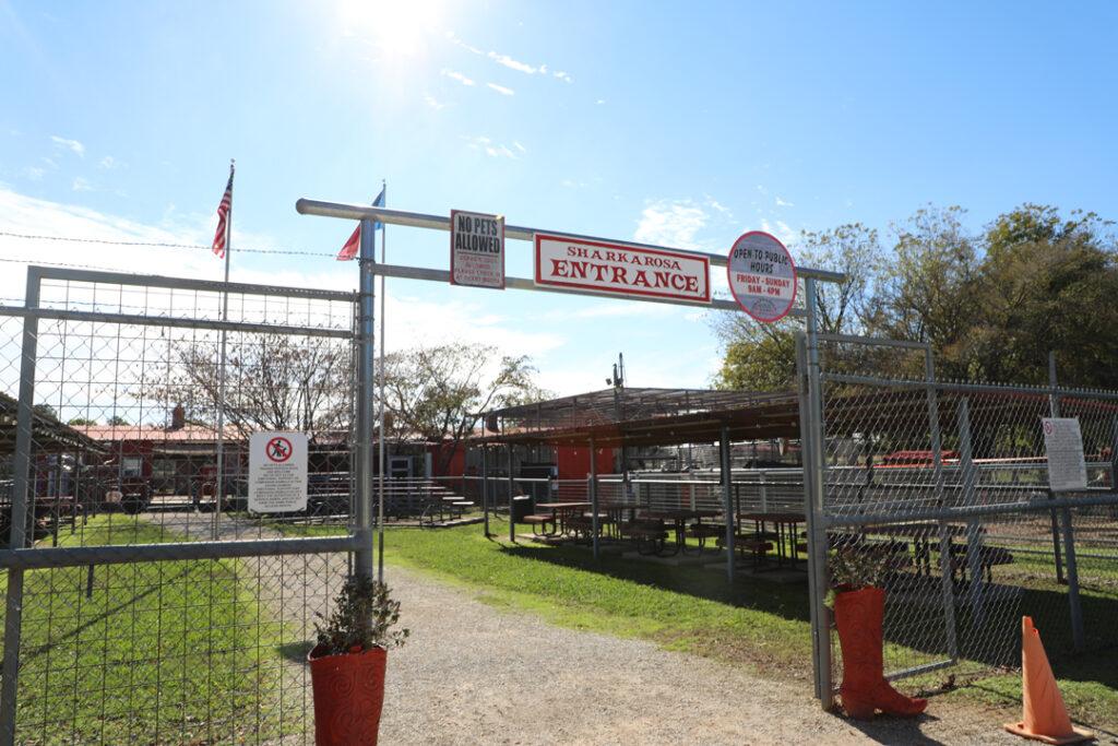 Entrance to the Sharkarosa Zoo